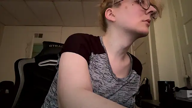 YandereDemon online show from April 8, 2026, 8:43 pm