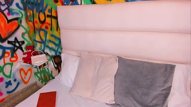 Liana Bernocchi online show from February 15, 2026, 8:41 pm