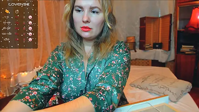 Snapshot of Your_Julia_Burns chatting on December 26, 2024, 11:32 am Your Julia Burns online show from December 26, 2024, 11:32 am