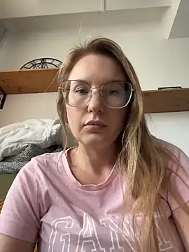 Vanilladreams online show from May 14, 2026, 4:04 pm