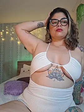 Juliietha servas online show from May 28, 2026, 11:32 pm