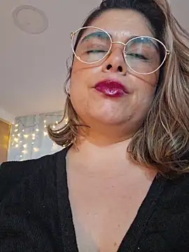 Juliietha servas online show from March 23, 2026, 10:09 pm