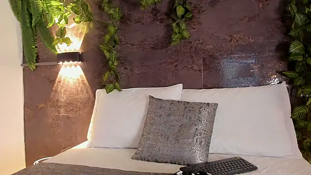 Snapshot of emily_hunter12 chatting on April 11, 2026, 12:53 pm emily hunter12 online show from April 11, 2026, 12:53 pm