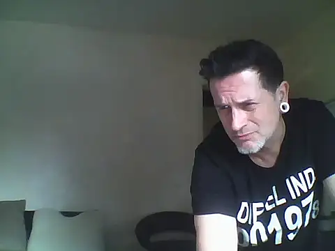 oopsxx online show from February 19, 2025, 2:33 pm