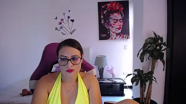 esmeraldaa230 online show from February 28, 2026, 7:13 pm