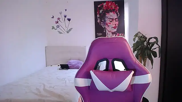 esmeraldaa230 online show from March 3, 2026, 6:59 pm