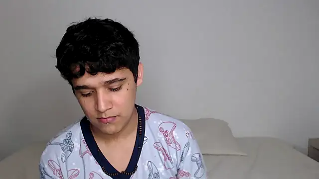 kaiine190 online show from November 3, 2025, 7:50 pm