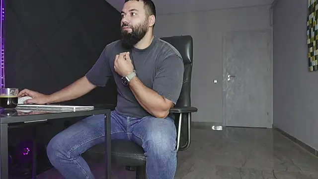 mattmasterss online show from December 4, 2025, 6:56 am