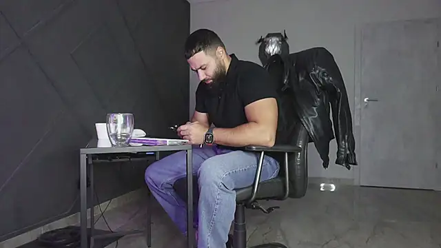 mattmasterss online show from November 6, 2025, 3:32 am