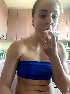 Snapshot of AlisaKissss chatting on October 16, 2025, 7:05 am AlisaKissss online show from October 16, 2025, 7:05 am