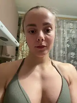 Snapshot of AlisaKissss chatting on February 22, 2025, 7:47 pm AlisaKissss online show from February 22, 2025, 7:47 pm