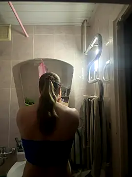 Snapshot of AlisaKissss chatting on October 14, 2025, 6:19 pm AlisaKissss online show from October 14, 2025, 6:19 pm