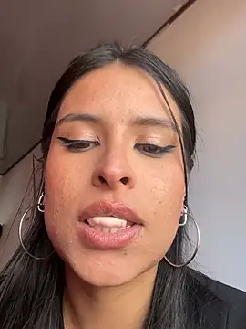 Snapshot of _elektrah chatting on May 27, 2026, 8:27 pm elektrah online show from May 27, 2026, 8:27 pm