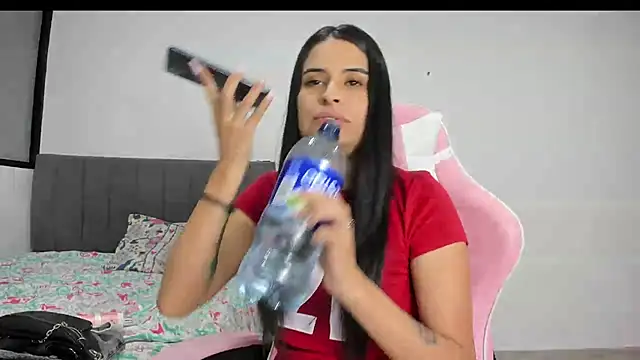 Snapshot of _elektrah chatting on February 17, 2025, 9:43 pm  elektrah online show from February 17, 2025, 9:43 pm