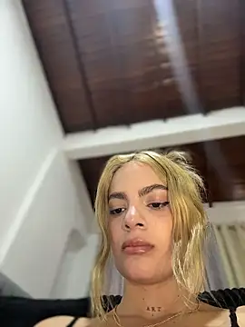 emiss  online show from December 1, 2025, 7:15 pm