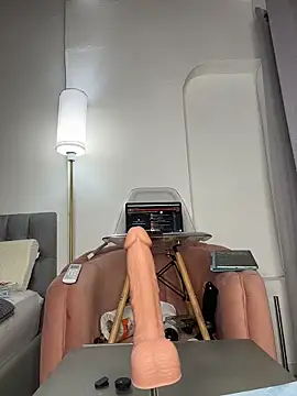 Snapshot of emiss_ chatting on April 5, 2026, 6:58 pm emiss online show from April 5, 2026, 6:58 pm