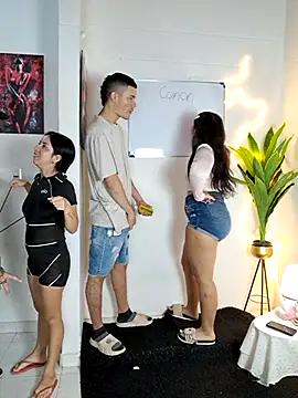 royalgirls x online show from March 3, 2026, 2:07 am