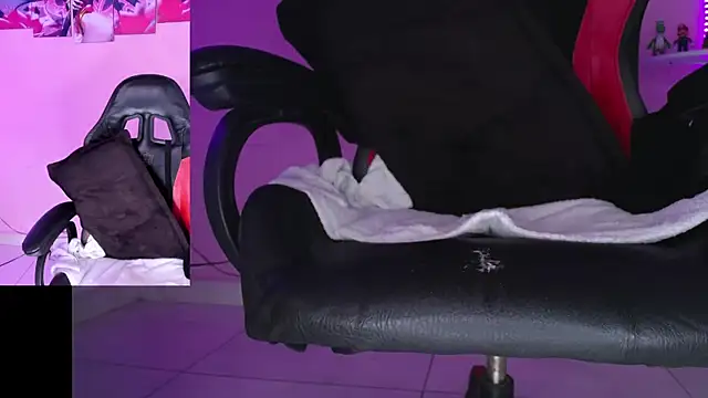 DanielaHang online show from November 25, 2025, 1:44 pm