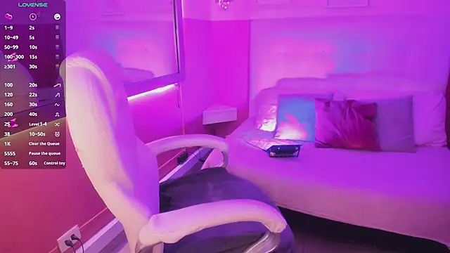 Snapshot of Kloe_Raize chatting on December 7, 2024, 10:23 pm Kloe Raize online show from December 7, 2024, 10:23 pm