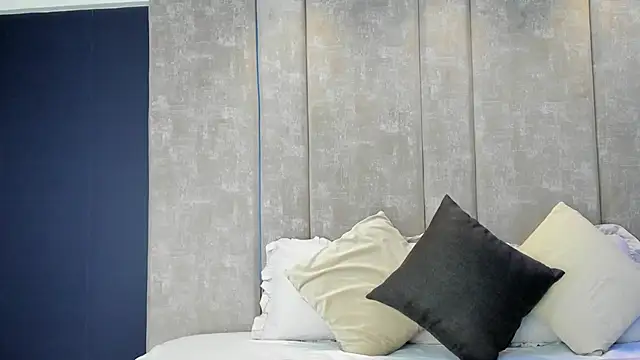 PaulinaDuarte online show from April 10, 2026, 1:40 pm