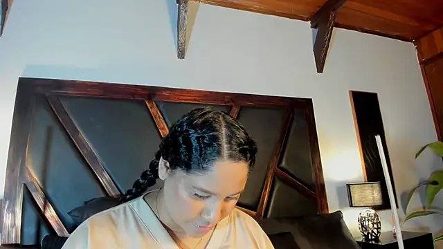 Snapshot of EmiliWilliams chatting on May 5, 2026, 10:02 pm EmiliWilliams online show from May 5, 2026, 10:02 pm