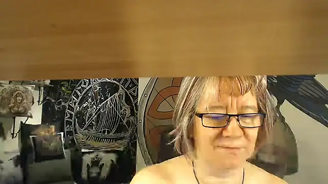 Snapshot of TittenMichelle chatting on February 1, 2026, 5:17 am TittenMichelle online show from February 1, 2026, 5:17 am