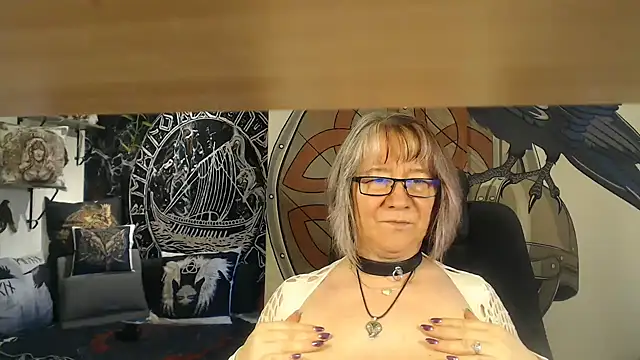 Snapshot of TittenMichelle chatting on February 24, 2026, 9:32 am TittenMichelle online show from February 24, 2026, 9:32 am