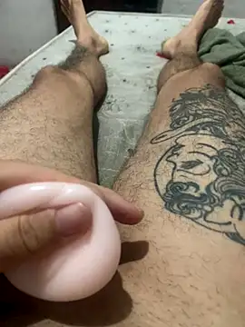 MalvadoFavorito28 online show from September 8, 2025, 2:16 pm