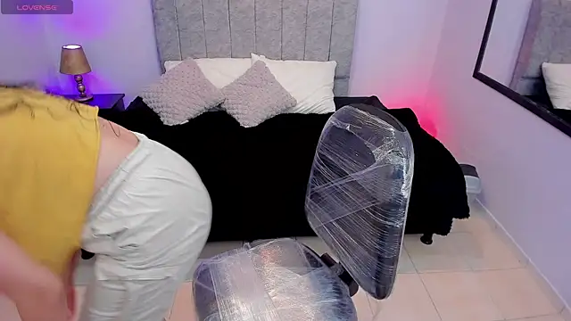 Lana stone  online show from March 9, 2025, 3:22 am