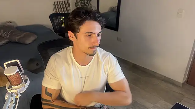 David Brown18 online show from April 7, 2026, 3:30 am