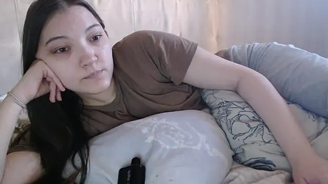 AlisaDevis online show from April 5, 2026, 1:07 pm