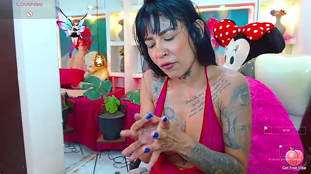 lorenapinto online show from October 27, 2025, 1:06 am