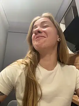 candy maggie online show from November 22, 2025, 2:16 pm