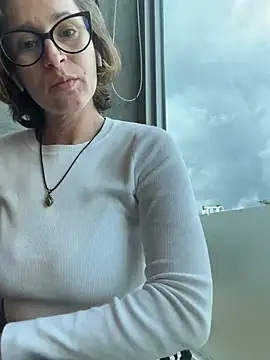 cuddlingbunny online show from April 14, 2026, 5:51 pm