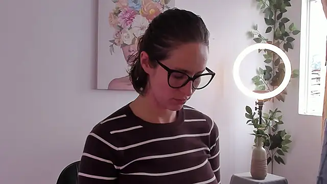 cuddlingbunny online show from March 29, 2026, 8:32 pm