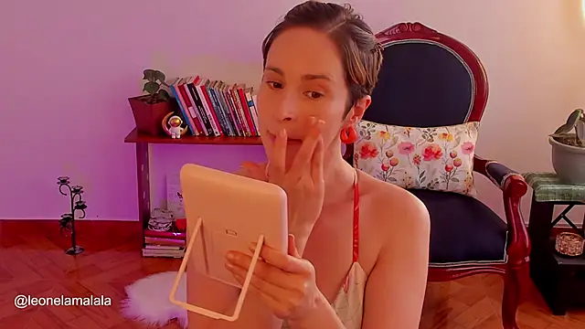 Snapshot of cuddlingbunny chatting on March 22, 2025, 9:10 pm cuddlingbunny online show from March 22, 2025, 9:10 pm