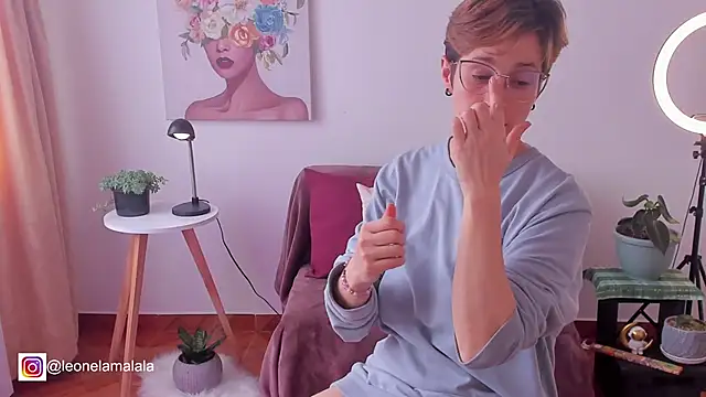 Snapshot of cuddlingbunny chatting on March 17, 2025, 6:53 pm cuddlingbunny online show from March 17, 2025, 6:53 pm