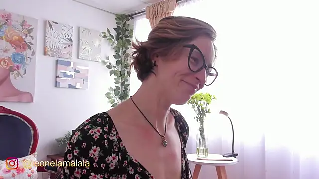 cuddlingbunny online show from November 16, 2025, 7:18 pm