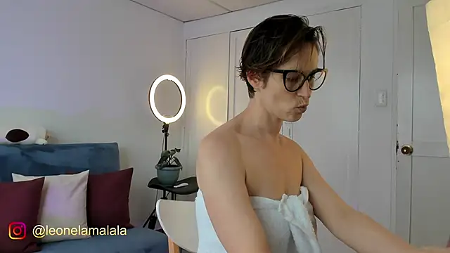 Snapshot of cuddlingbunny chatting on September 27, 2025, 8:48 pm cuddlingbunny online show from September 27, 2025, 8:48 pm