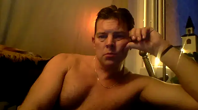 Snapshot of Teddan82 chatting on December 14, 2024, 9:40 am Teddan82 online show from December 14, 2024, 9:40 am