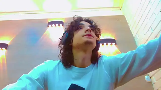 Sr BonnyEthan online show from November 20, 2025, 1:34 pm