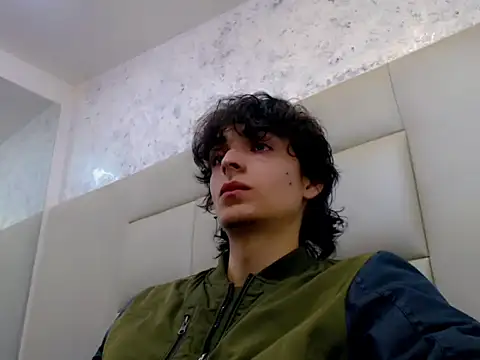 Sr BonnyEthan online show from February 10, 2026, 1:32 pm