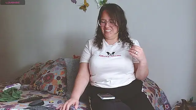 honeyhot paty online show from January 4, 2025, 8:59 pm