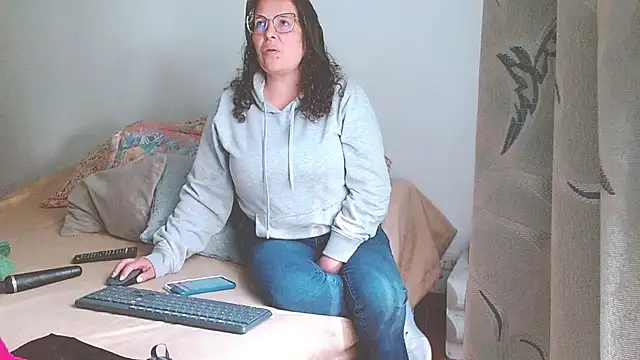 honeyhot paty online show from December 12, 2024, 9:48 pm