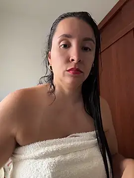 emely sexx20 online show from May 17, 2026, 4:40 pm