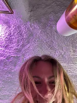 Snapshot of selenaluvv chatting on February 24, 2026, 4:30 pm selenaluvv online show from February 24, 2026, 4:30 pm