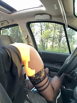 Snapshot of selenaluvv chatting on February 14, 2025, 5:25 pm selenaluvv online show from February 14, 2025, 5:25 pm