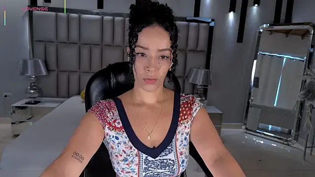 AlessaRomero online show from May 18, 2026, 6:23 pm
