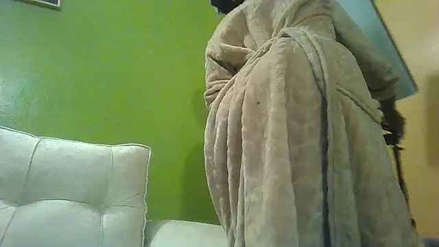 Snapshot of Fine_assie chatting on April 8, 2026, 3:02 pm Fine assie online show from April 8, 2026, 3:02 pm