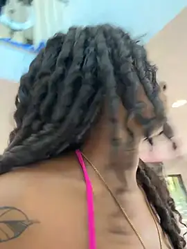 Snapshot of Your_Paris chatting on March 1, 2026, 9:15 pm Your Paris online show from March 1, 2026, 9:15 pm